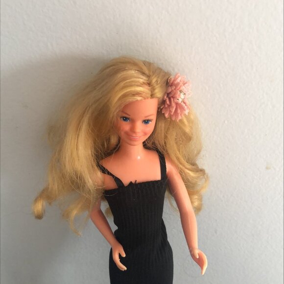 1980's Original Mattell Skipper doll comes with outfit and pink shoes. - Picture 2 of 3